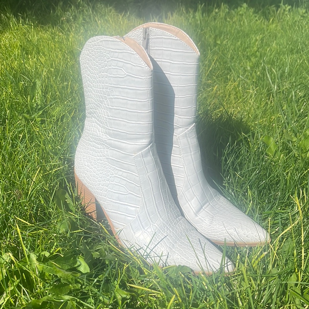 Lulus white booties